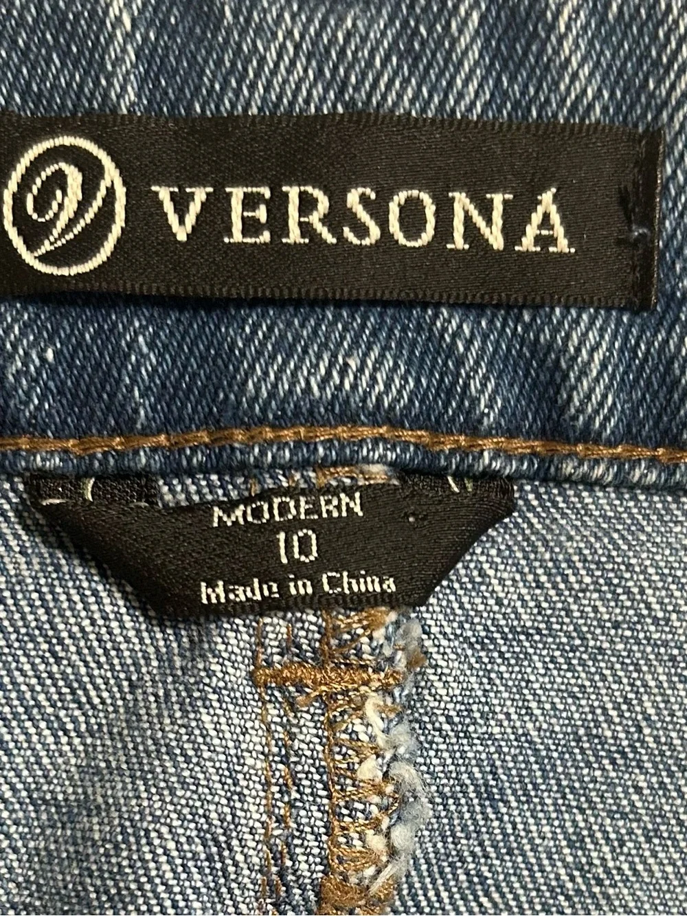 Versona Denim Fringe Hem Mini
Skirt Size 10 - Picture 2 of 7